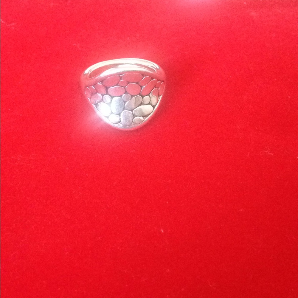 Women's sterling silver925 ring approx size 8 used